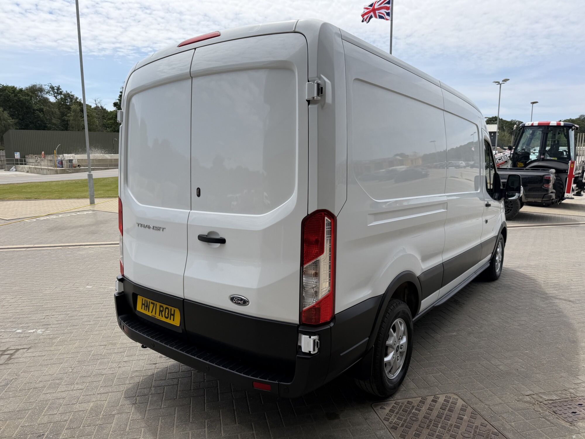 2021 '71 FORD TRANSIT 2.0 350 ECOBLUE TREND PANEL VAN 5DR DIESEL MANUAL FWD L3 H2 EURO 6 (130 PS) - Image 7
