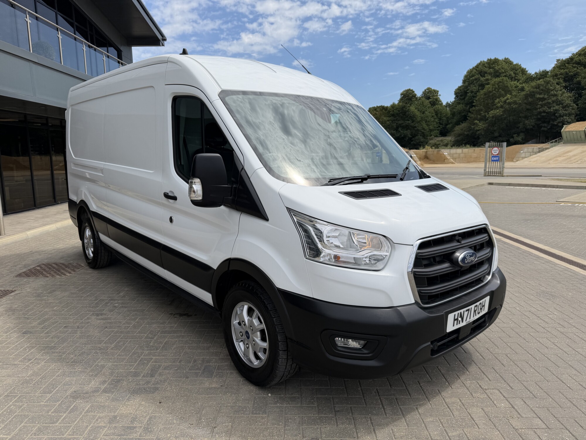 2021 '71 FORD TRANSIT 2.0 350 ECOBLUE TREND PANEL VAN 5DR DIESEL MANUAL FWD L3 H2 EURO 6 (130 PS) - Image 8