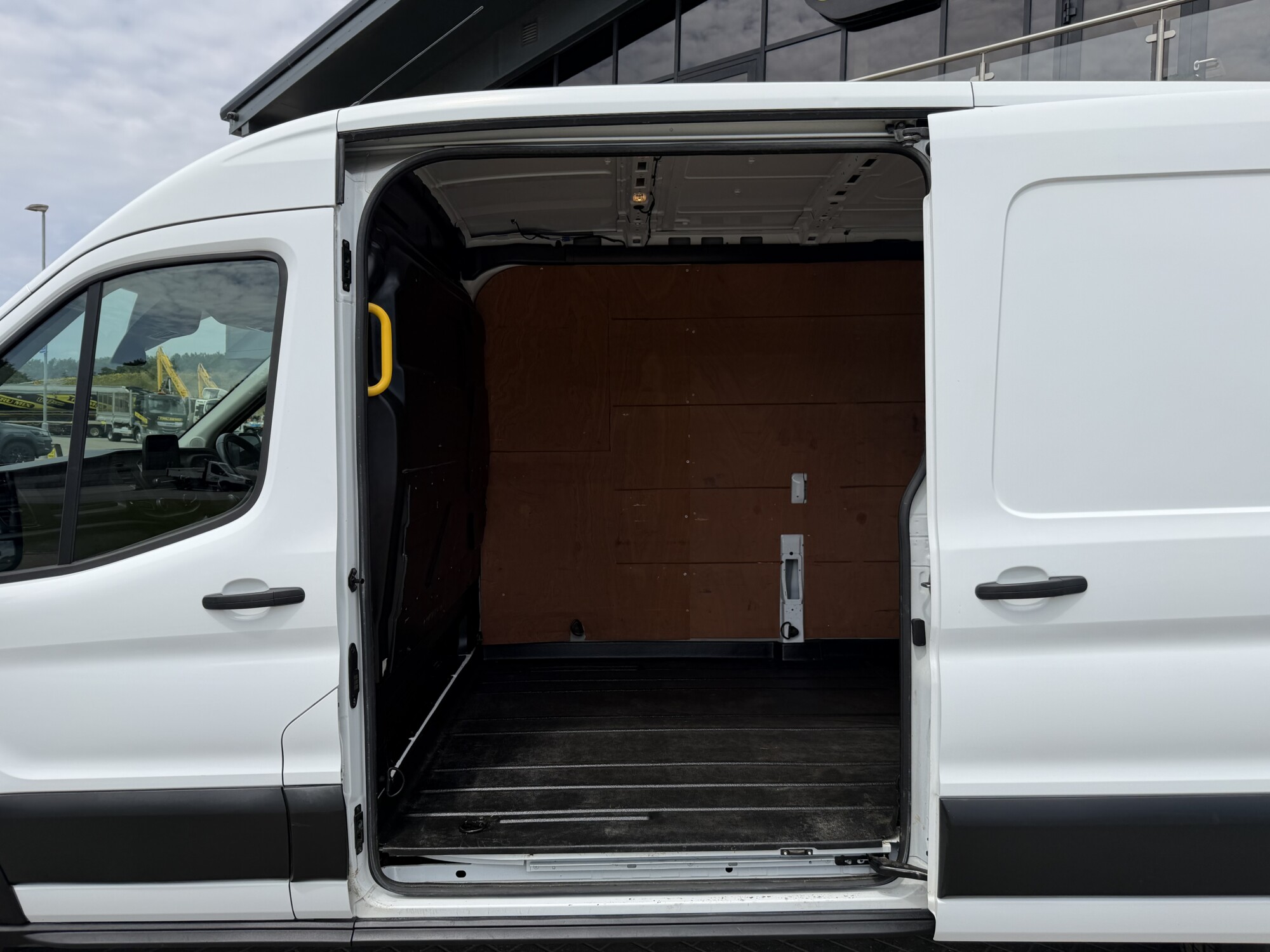 2021 '71 FORD TRANSIT 2.0 350 ECOBLUE TREND PANEL VAN 5DR DIESEL MANUAL FWD L3 H2 EURO 6 (130 PS) - Image 9