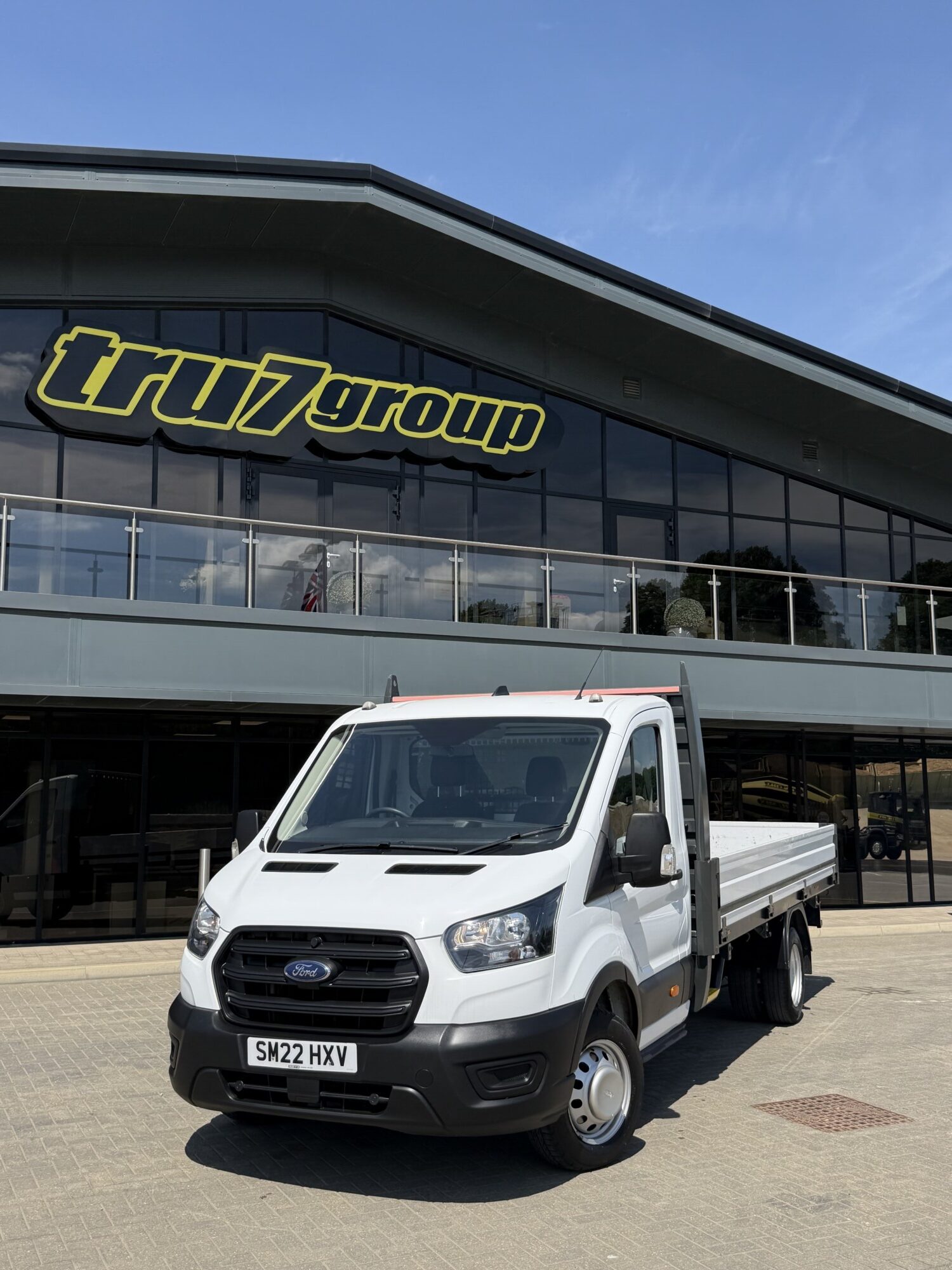 2022 '22 FORD TRANSIT 2.0 350 ECOBLUE HD LEADER CHASSIS CAB 2DR DIESEL MANUAL RWD L4 EURO 6 (DROPSIDE) 130 PS - Image 2