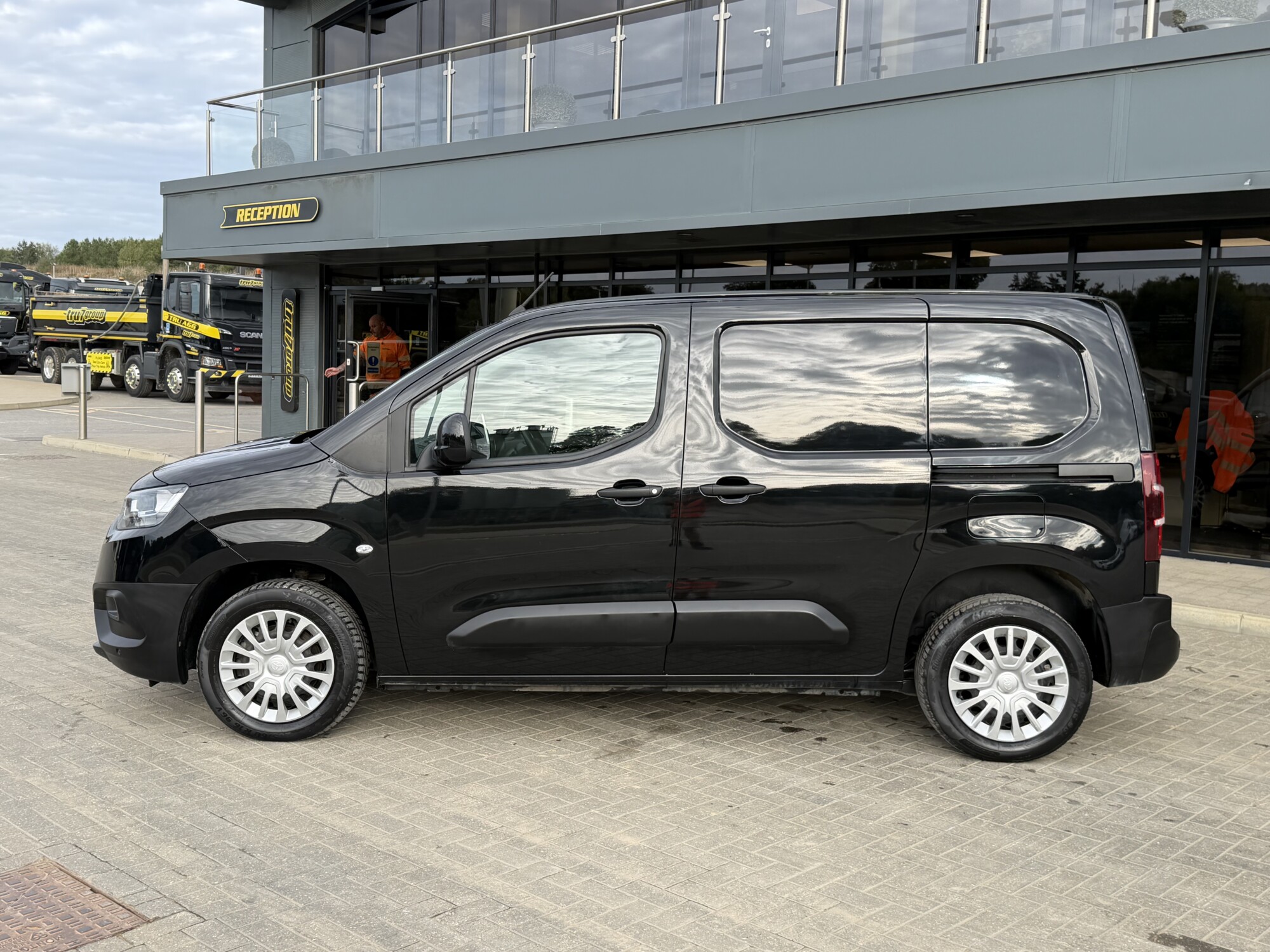 2022 '72 TOTOTA PROACE CITY 1.5 BLUEHDI ICON SHORT PANEL VAN 5DR DIESEL MANUAL SWB EURO 6 (100 BHP) - Image 4