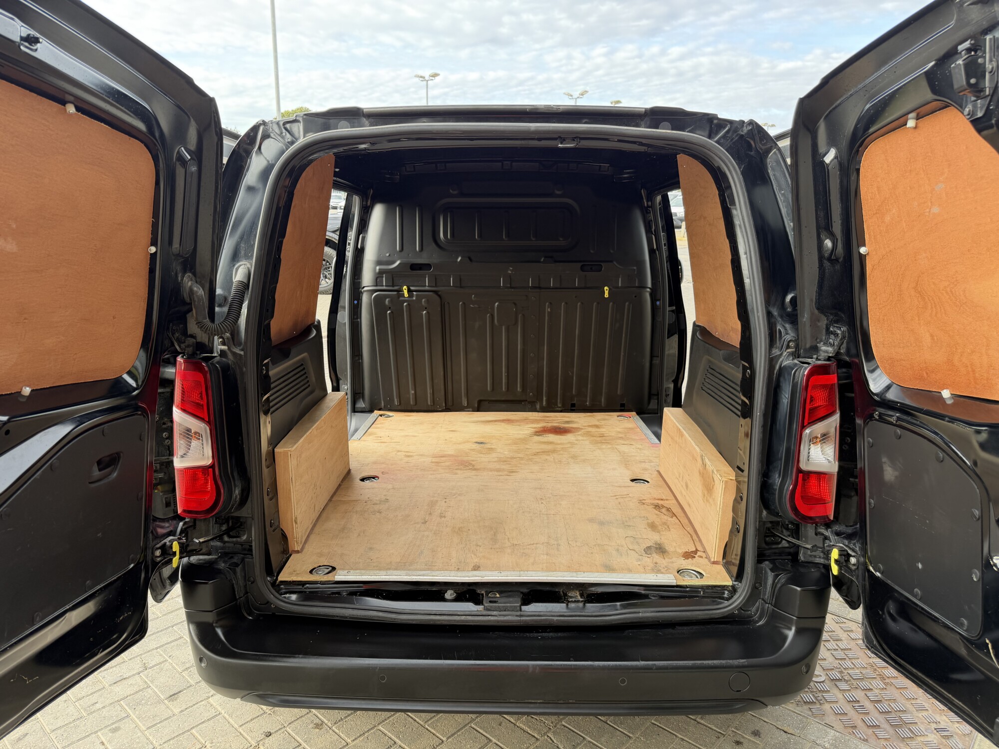 2022 '72 TOTOTA PROACE CITY 1.5 BLUEHDI ICON SHORT PANEL VAN 5DR DIESEL MANUAL SWB EURO 6 (100 BHP) - Image 10