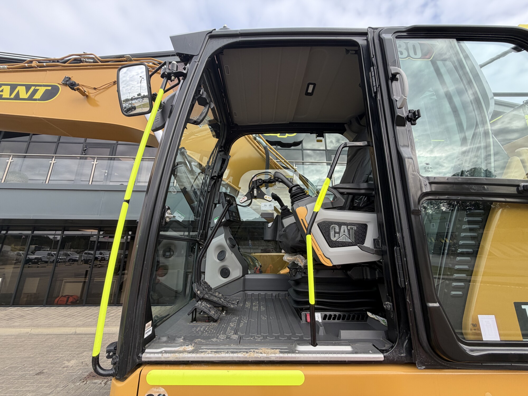 TRU3848 - 2026, CAT 330 EXCAVATOR - Image 10
