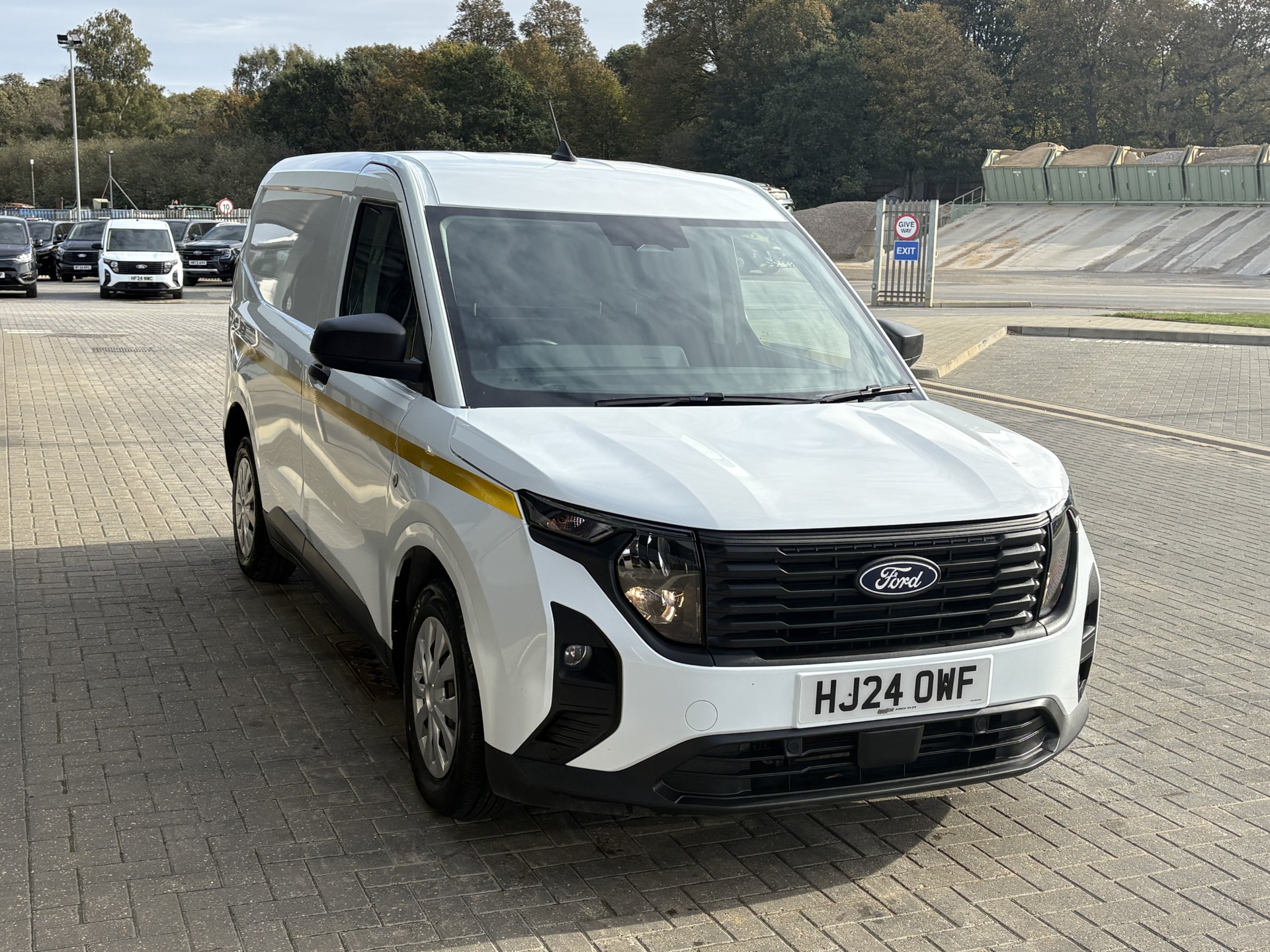 2024 '24 FORD TRANSIT COURIER TREND 1.5 DIESEL EURO 6 VAN - Image 4